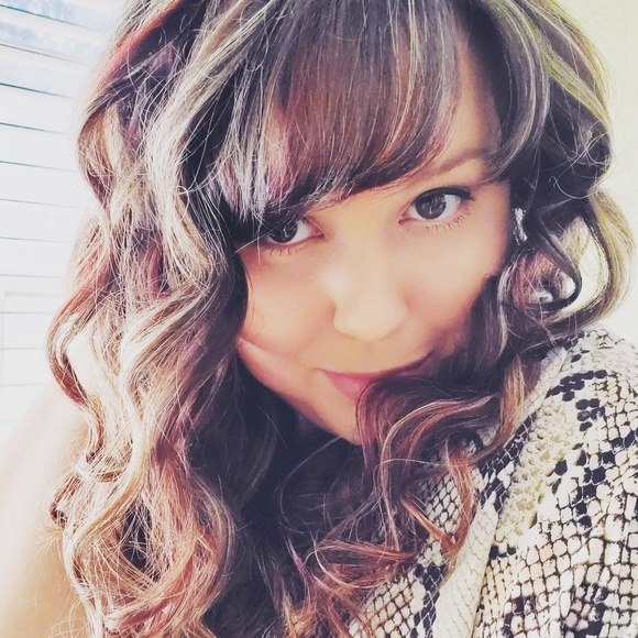 Meet your Posher, Jennifer - Picture 1 of 4